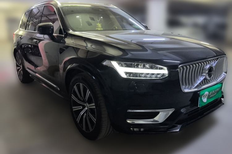 Used Volvo XC90 2021 B6 Luxury Smart Edition 7-Seater Front Right 45 Deg