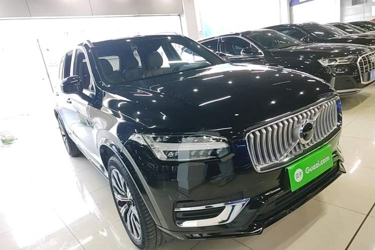 Used Volvo XC90 2021 B5 SmartDrive Luxury Edition 5-seater Front Right 45 Deg