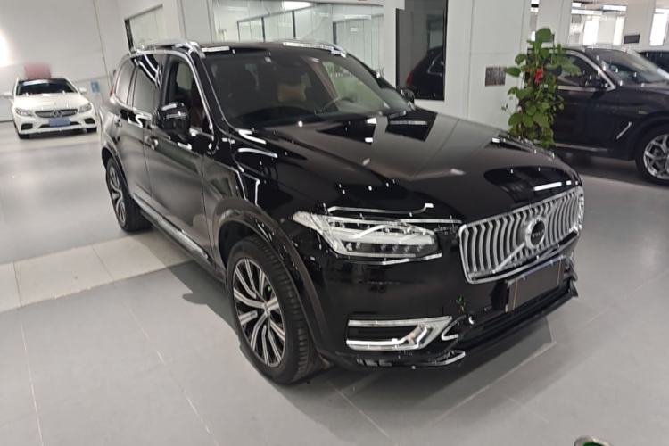 Used Volvo XC90 2021 B6 Zhiyi Luxury Edition 7-Seater Front Right 45 Deg