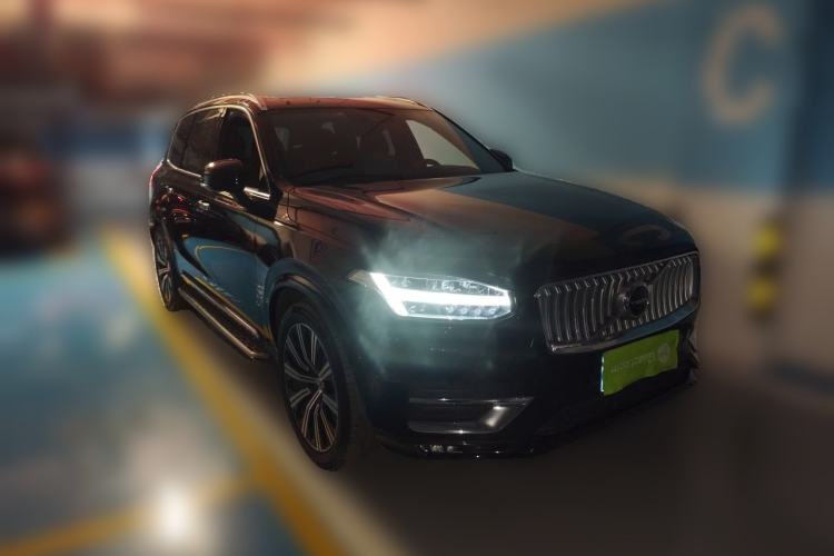 Used Volvo XC90 2021 B6 Luxury Smart Edition 7-Seater Front Right 45 Deg