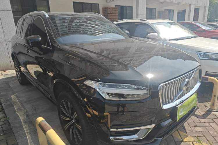 Used Volvo XC90 2021 B6 Luxury Smart Edition 7-Seater Front Right 45 Deg