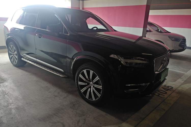 Used Volvo XC90 2021 B5 SmartDrive Luxury Edition 5-seater Front Right 45 Deg
