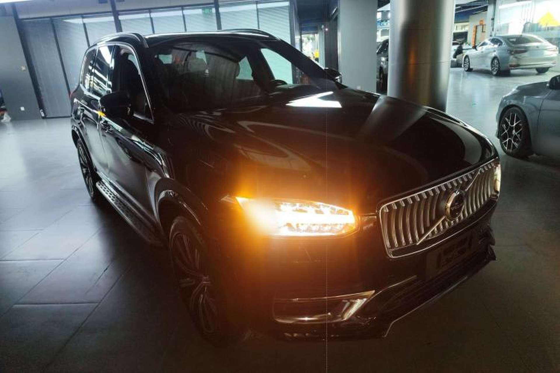 Used Volvo XC90 2021 B6 Luxury Smart Edition 7-Seater Front Right 45 Deg