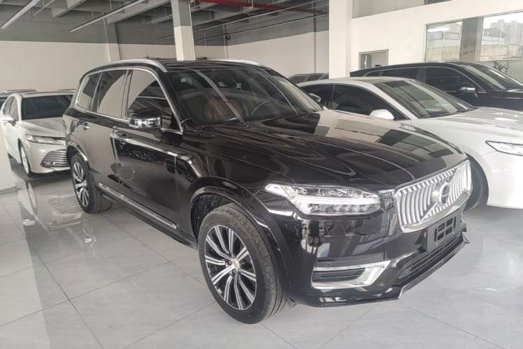 Used Volvo XC90 2021 B6 Zhiyi Luxury Edition 7-Seater Front Right 45 Deg