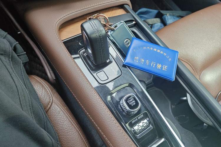 Used Volvo XC90 2021 B5 SmartDrive Luxury Edition 5-seater Gear Lever