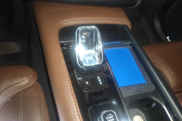 Used Volvo XC90 2021 B6 Luxury Smart Edition 7-Seater Gear Lever