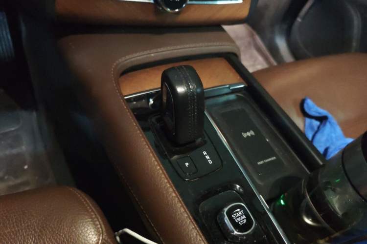 Used Volvo XC90 2021 B6 Zhiyi Luxury Edition 7-Seater Gear Lever