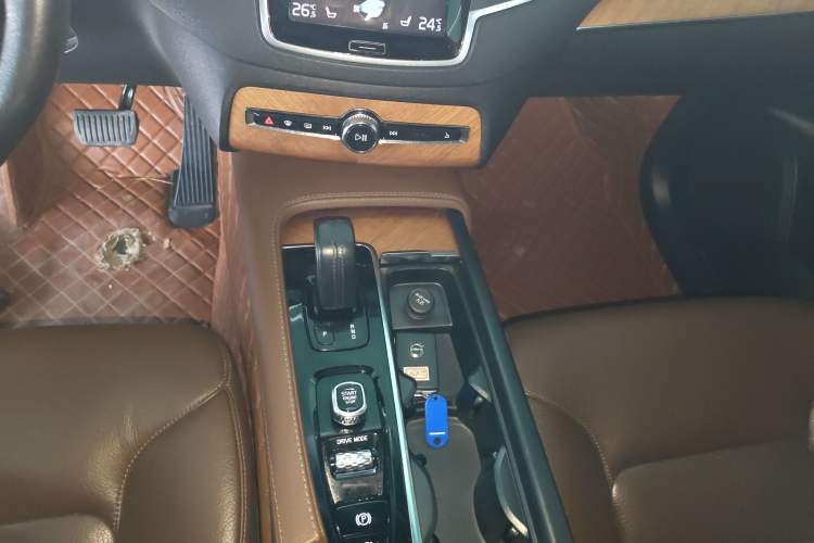 Used Volvo XC90 2021 B5 SmartDrive Luxury Edition 7 Seats Gear Lever