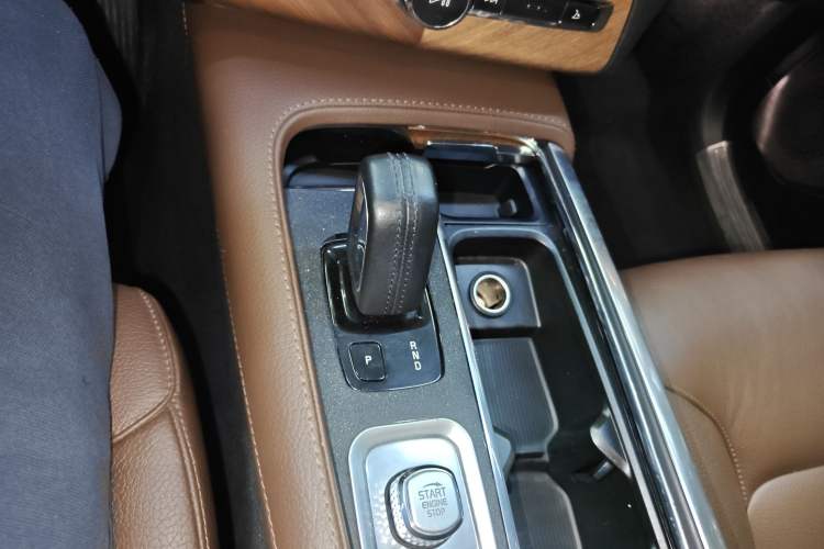 Used Volvo XC90 2021 B6 Zhiyi Luxury Edition 7-Seater Gear Lever