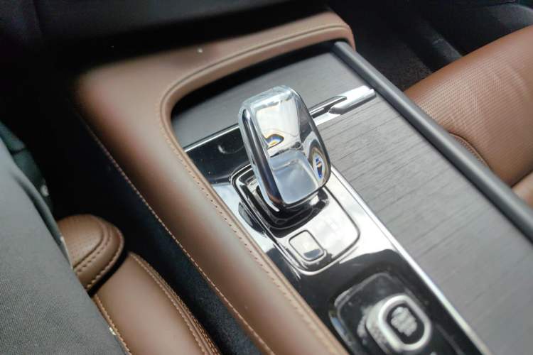 Used Volvo XC90 2021 B6 Luxury Smart Edition 7-Seater Gear Lever