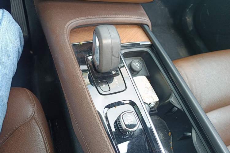 Used Volvo XC90 2021 B6 Zhiyi Luxury Edition 7-Seater Gear Lever