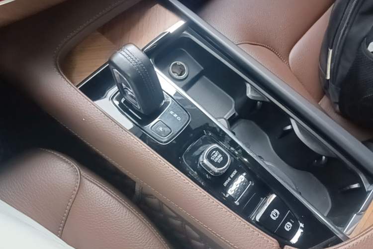 Used Volvo XC90 2021 B6 Zhiyi Luxury Edition 7-Seater Gear Lever
