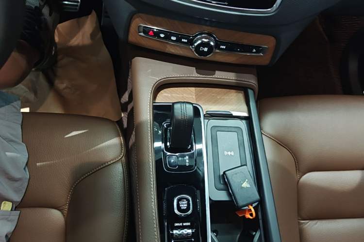 Used Volvo XC90 2021 B6 Zhiyi Luxury Edition 7-Seater Gear Lever