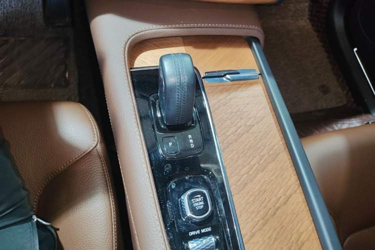 Used Volvo XC90 2021 B6 Zhiyi Luxury Edition 7-Seater Gear Lever