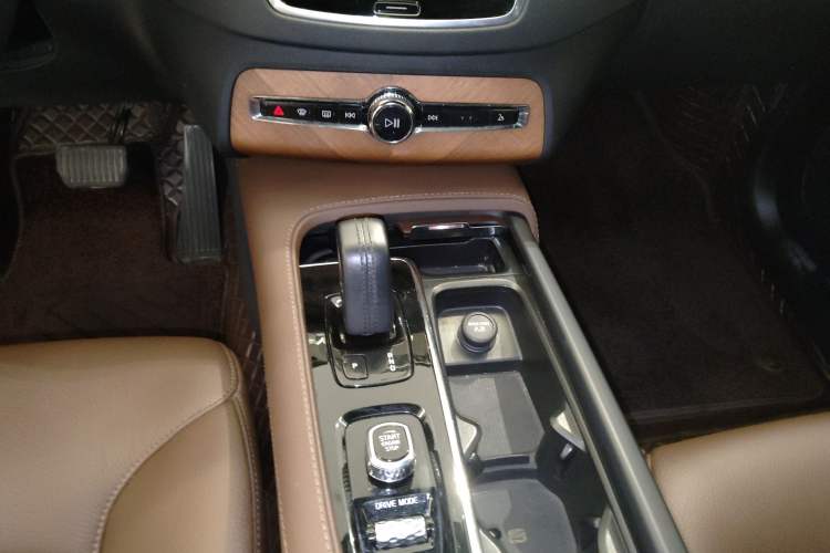 Used Volvo XC90 2021 B5 SmartDrive Luxury Edition 7 Seats Gear Lever