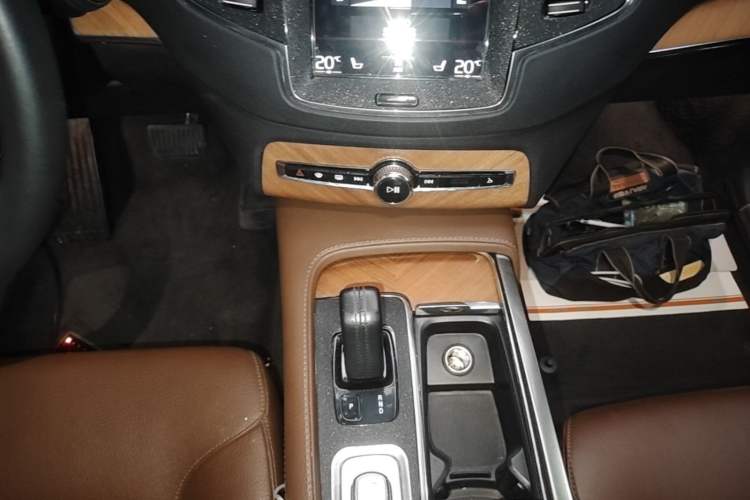 Used Volvo XC90 2021 B6 Zhiyi Luxury Edition 7-Seater Gear Lever