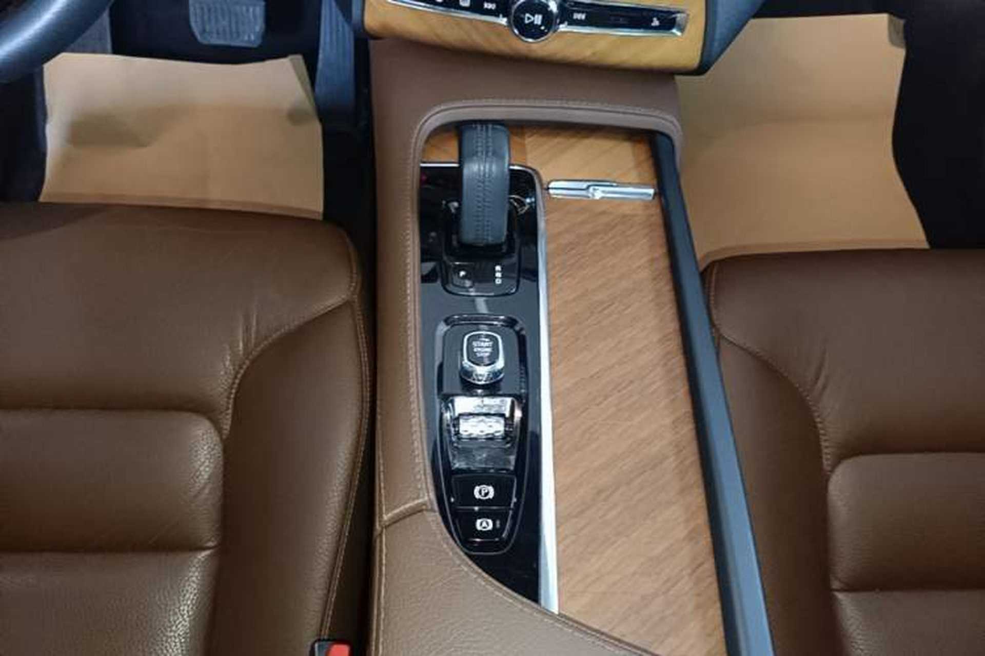 Used Volvo XC90 2021 B5 SmartDrive Luxury Edition 7 Seats Gear Lever