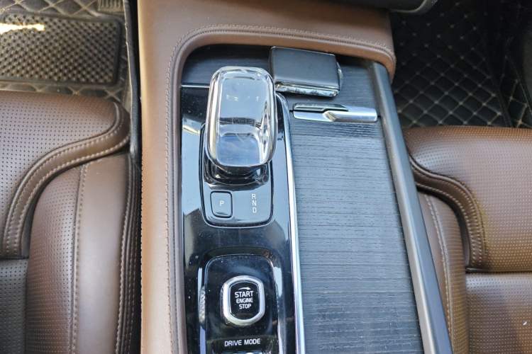 Used Volvo XC90 2021 B6 Luxury Smart Edition 7-Seater Gear Lever