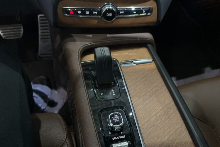 Used Volvo XC90 2021 B5 SmartDrive Luxury Edition 5-seater Gear Lever