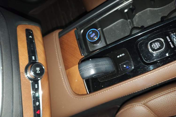 Used Volvo XC90 2021 B6 Zhiyi Luxury Edition 7-Seater Gear Lever