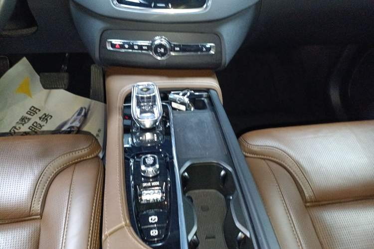 Used Volvo XC90 2021 B6 Luxury Smart Edition 7-Seater Gear Lever