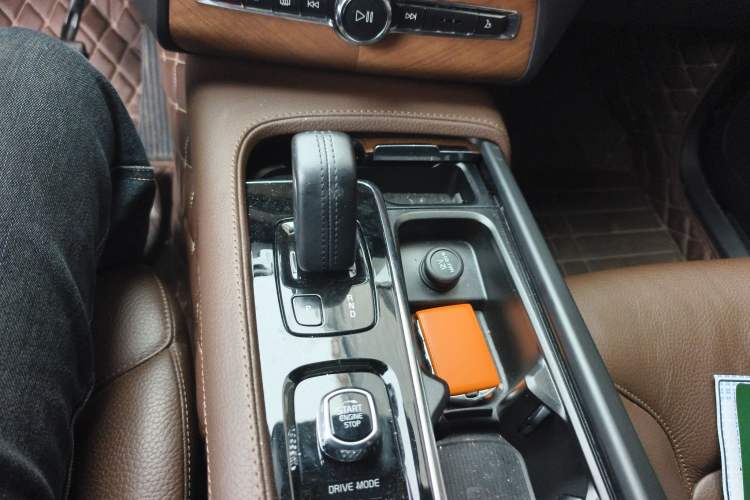 Used Volvo XC90 2021 B6 Zhiyi Luxury Edition 7-Seater Gear Lever