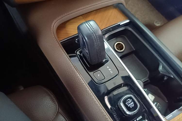 Used Volvo XC90 2021 B5 SmartDrive Luxury Edition 5-seater Gear Lever
