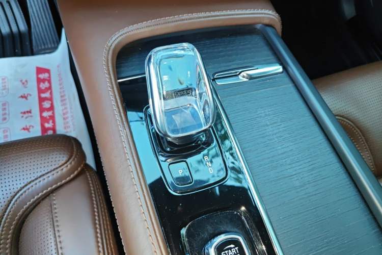 Used Volvo XC90 2021 B6 Luxury Smart Edition 7-Seater Gear Lever