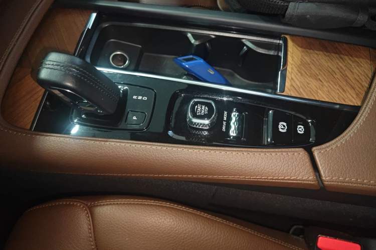Used Volvo XC90 2021 B5 SmartDrive Luxury Edition 7 Seats Gear Lever
