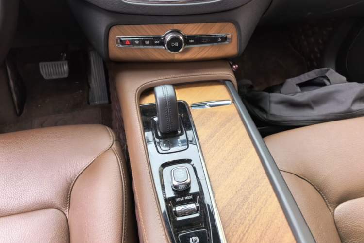Used Volvo XC90 2021 B5 SmartDrive Luxury Edition 7 Seats Gear Lever