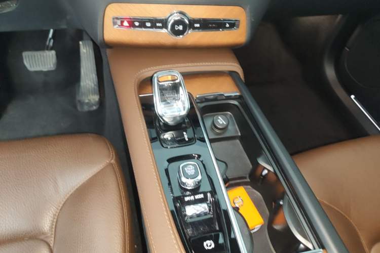 Used Volvo XC90 2021 B6 Zhiyi Luxury Edition 7-Seater Gear Lever