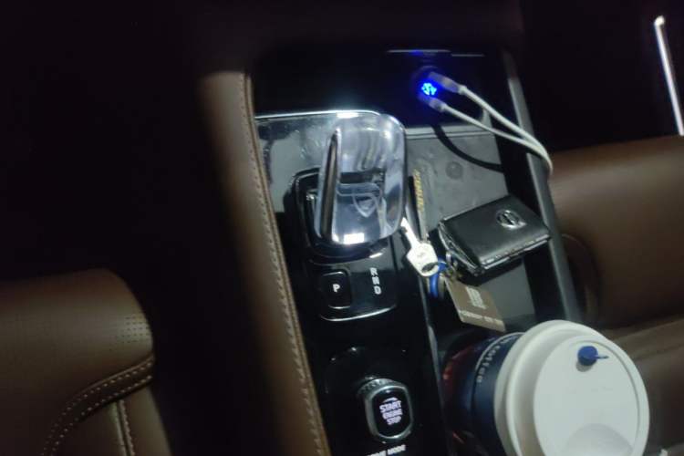 Used Volvo XC90 2021 B6 Luxury Smart Edition 7-Seater Gear Lever