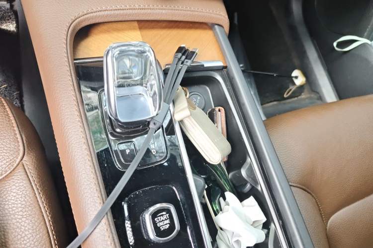 Used Volvo XC90 2021 B5 SmartDrive Luxury Edition 5-seater Gear Lever