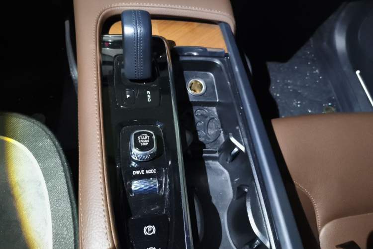 Used Volvo XC90 2021 B6 Zhiyi Luxury Edition 7-Seater Gear Lever