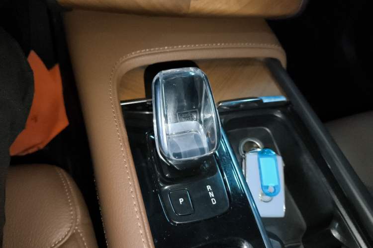 Used Volvo XC90 2021 B5 SmartDrive Luxury Edition 5-seater Gear Lever
