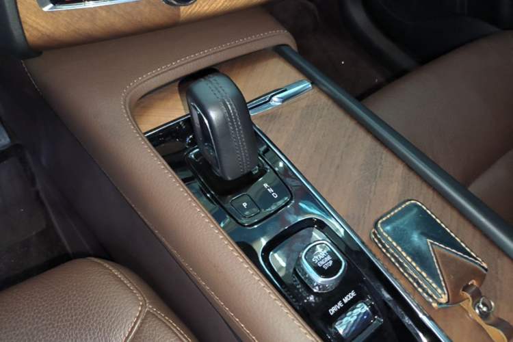Used Volvo XC90 2021 B5 SmartDrive Luxury Edition 5-seater Gear Lever