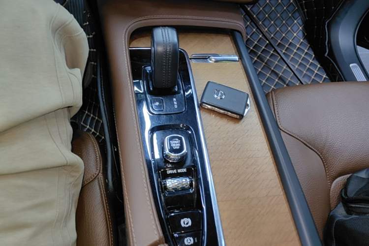 Used Volvo XC90 2021 B6 Zhiyi Luxury Edition 7-Seater Gear Lever