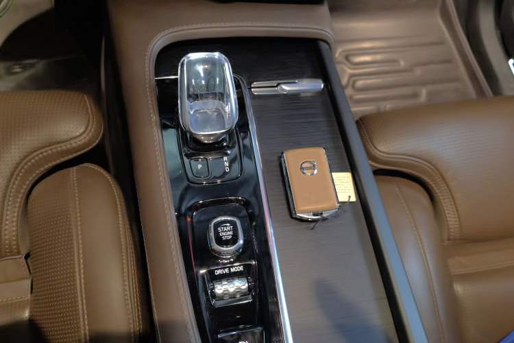 Used Volvo XC90 2021 B6 Luxury Smart Edition 7-Seater Gear Lever