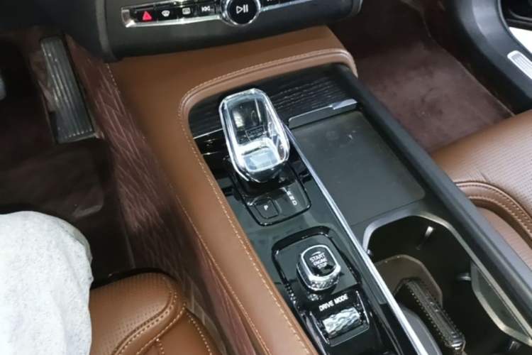 Used Volvo XC90 2021 B6 Luxury Smart Edition 7-Seater Gear Lever