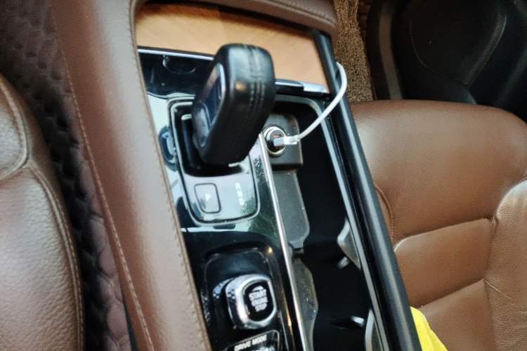 Used Volvo XC90 2021 B5 SmartDrive Luxury Edition 5-seater Gear Lever