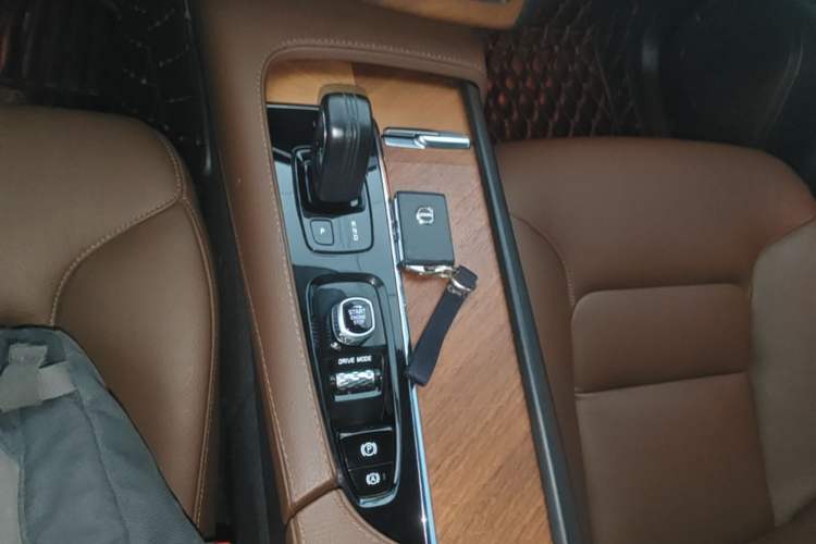 Used Volvo XC90 2021 B5 SmartDrive Luxury Edition 7 Seats Gear Lever
