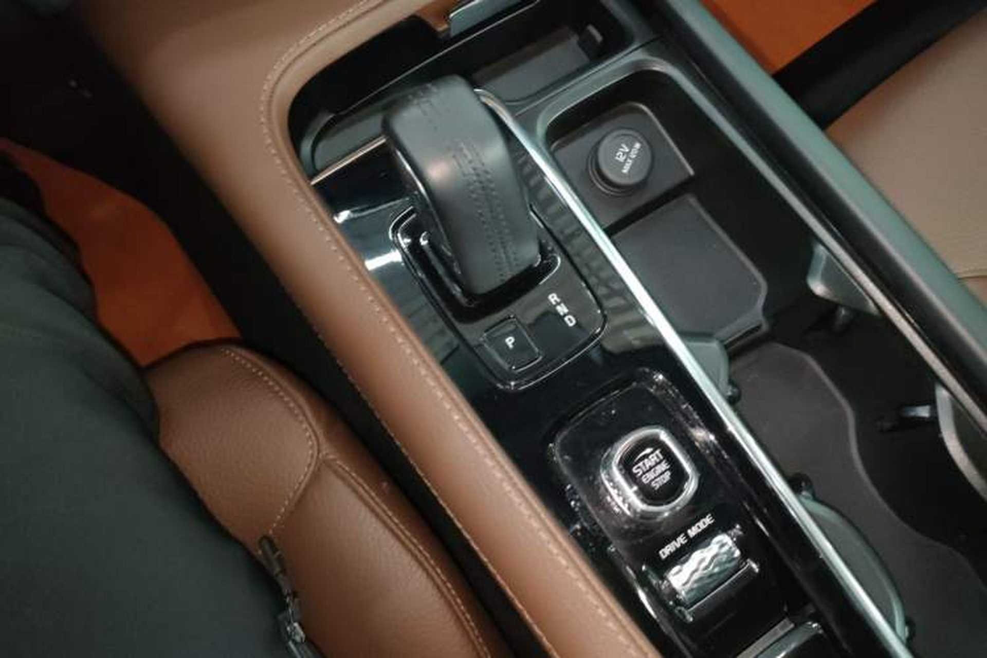 Used Volvo XC90 2021 B5 SmartDrive Luxury Edition 5-seater Gear Lever