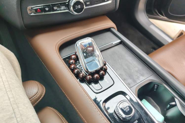 Used Volvo XC90 2021 B6 Luxury Smart Edition 7-Seater Gear Lever