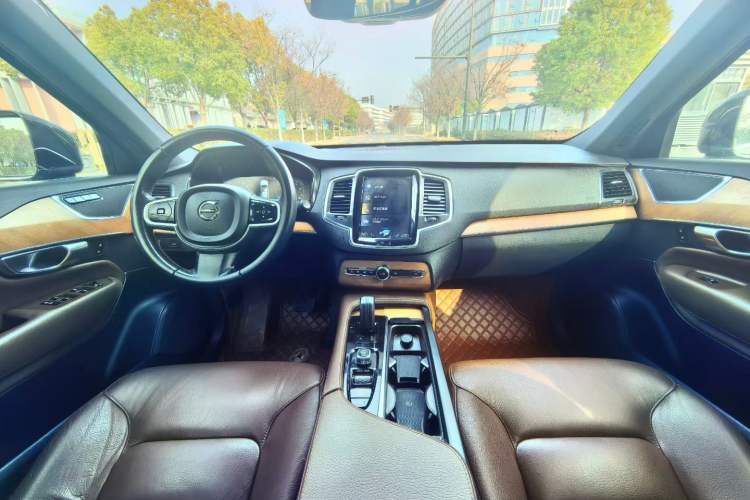 Used Volvo XC90 2021 B5 SmartDrive Luxury Edition 7 Seats Interior 2