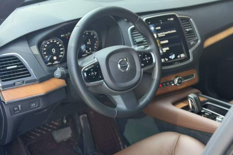 Used Volvo XC90 2021 B5 SmartDrive Luxury Edition 7 Seats Interior 6