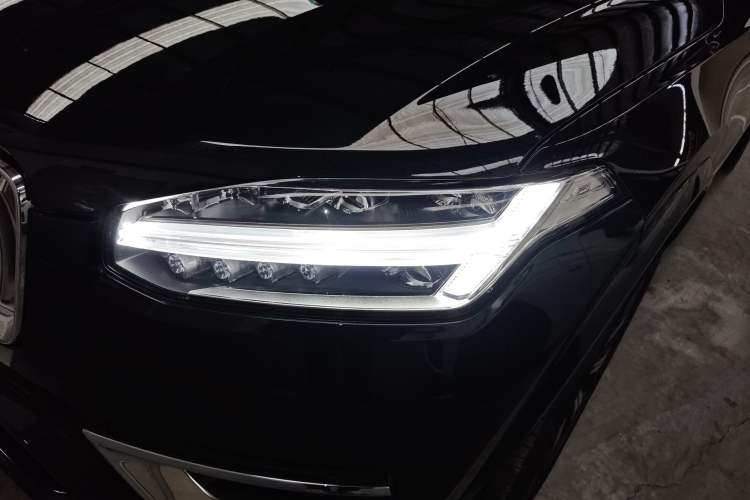 Used Volvo XC90 2021 B5 SmartDrive Luxury Edition 5-seater Left Front Headlight