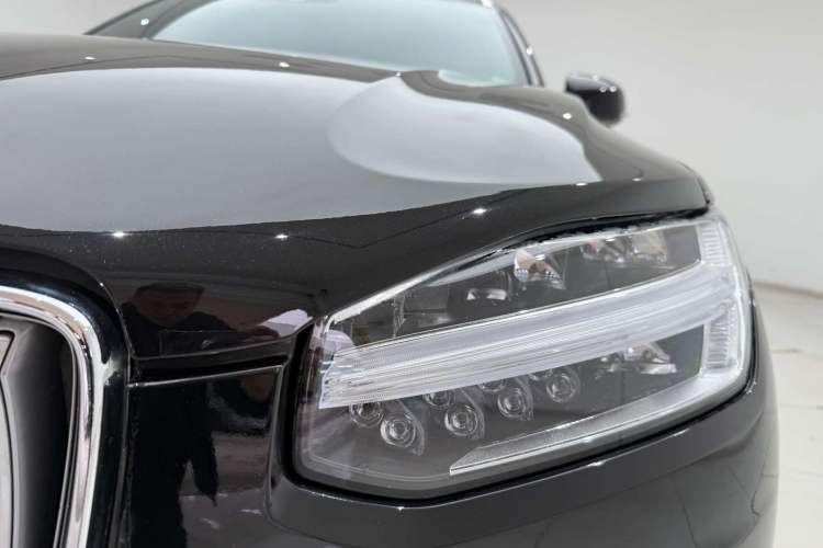 Used Volvo XC90 2021 B5 SmartDrive Luxury Edition 5-seater Left Front Headlight