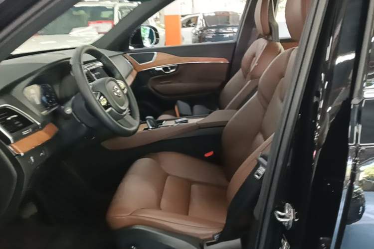 Used Volvo XC90 2021 B5 SmartDrive Luxury Edition 7 Seats Left Front Seat