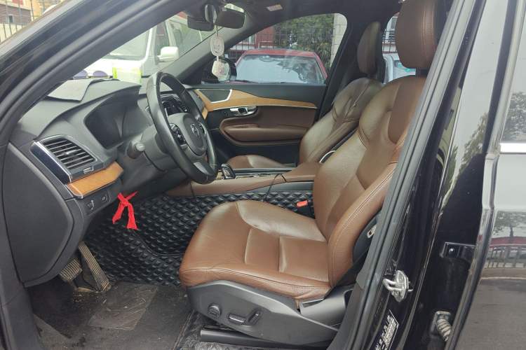 Used Volvo XC90 2021 B5 SmartDrive Luxury Edition 7 Seats Left Front Seat