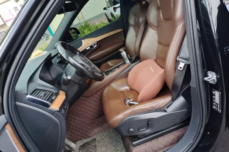 Used Volvo XC90 2021 B5 SmartDrive Luxury Edition 5-seater Left Front Seat